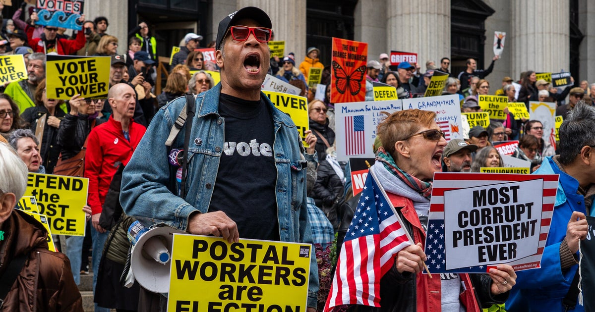 No Kings Network Holds Nationwide Rallies to Encourage Early Midterm Voting