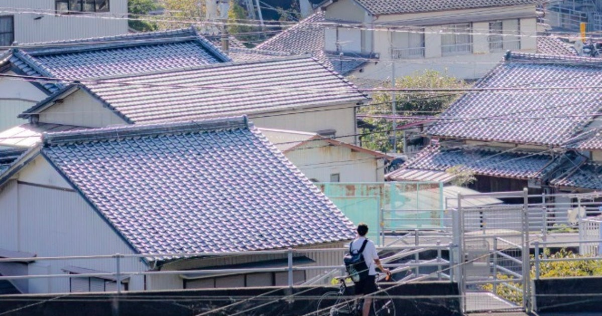 道路が突き刺さってる...?思わず二度見する謎の光景が高知にあった⇨「エヴァが暴れた後?」「AIかと思った」