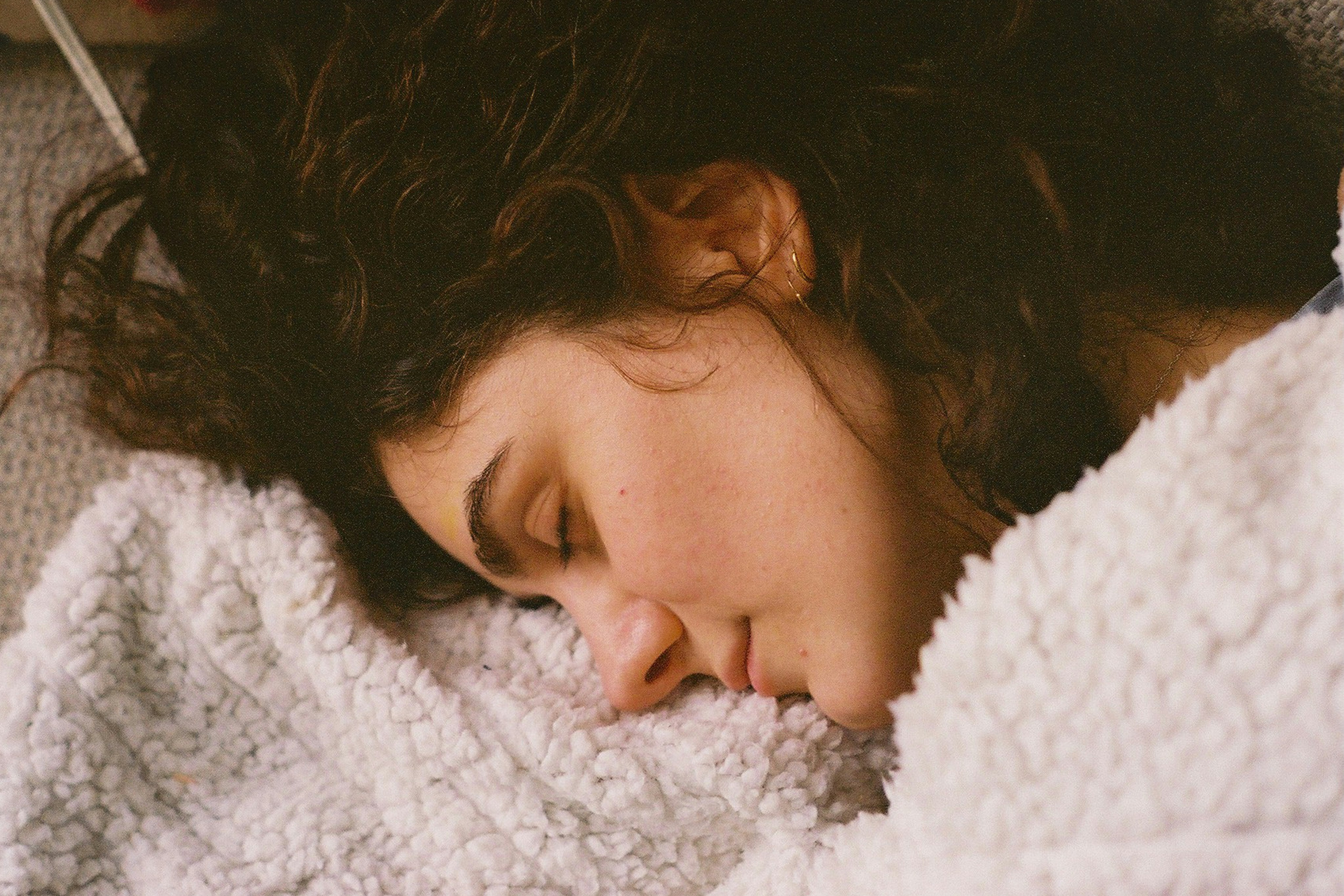 3 Sleep Habits Are Linked To Brain Ageing, Starting In Midlife