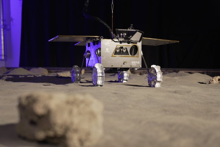 No bigger than a microwave oven, Idefix will plop onto Phobos by itself, bouncing for several minutes before coming to a halt in the moon’s extraordinarily low gravity.