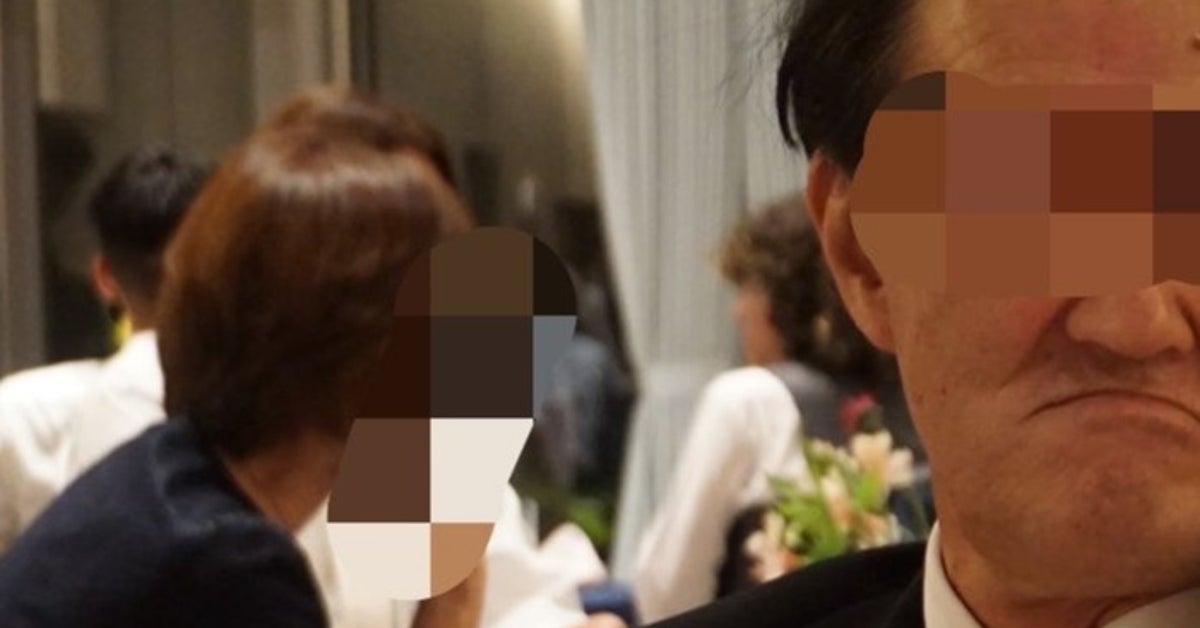 孫にあり得ないほど顔の肉をつかまれる祖父⇒シュールで微笑ましい光景に「アイアンクローや」「今日の最高のTwitter」と爆笑