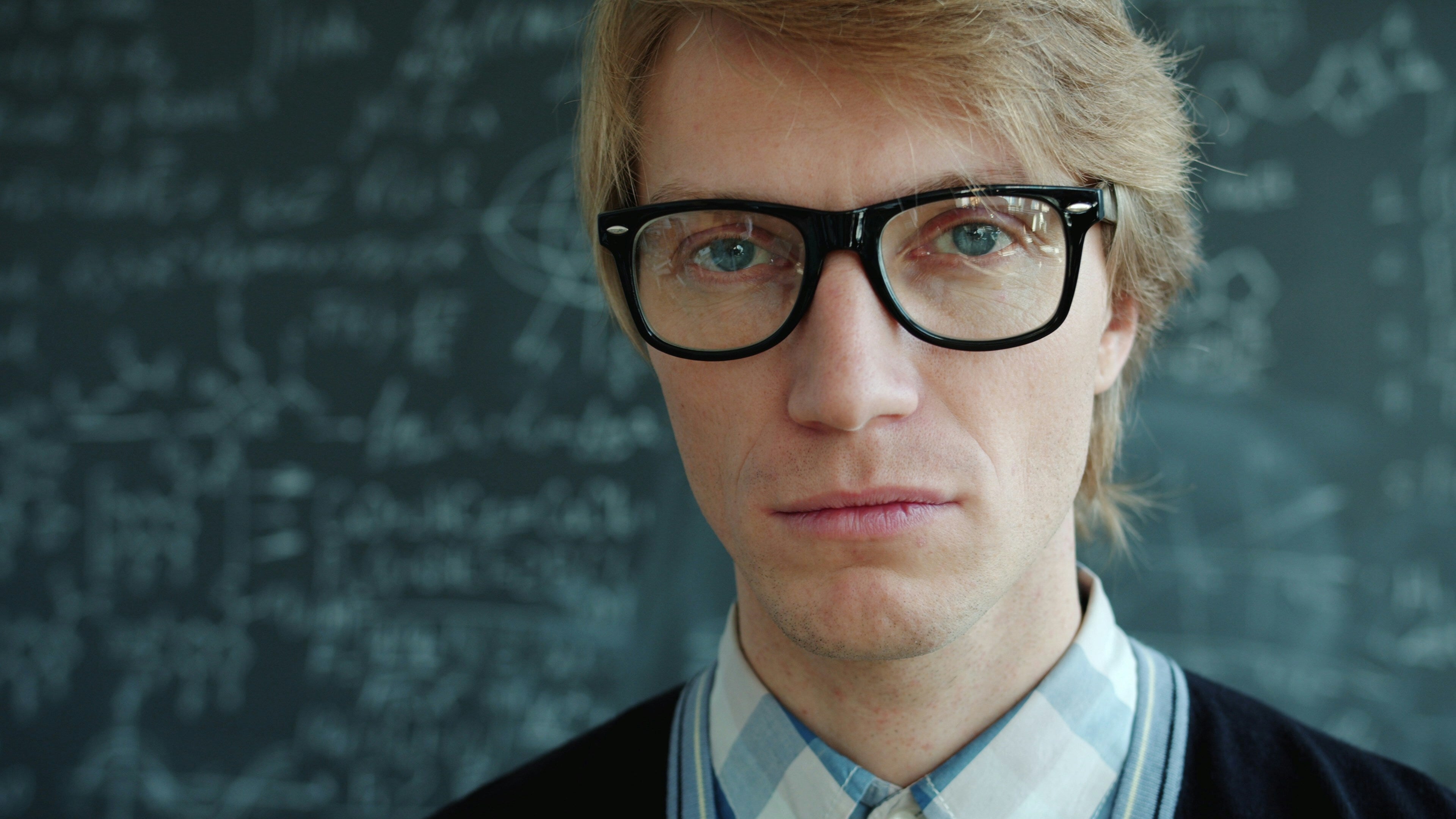 Huh – It Turns Out Smarter People See Themselves As Less Hot