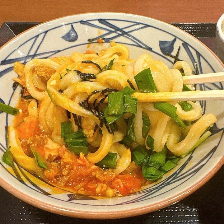 丸亀製麺「肉辛まぜうどん」