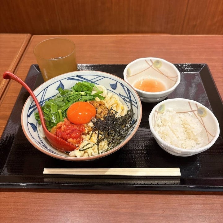 丸亀製麺「肉辛まぜうどん」