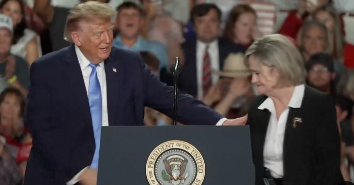 Senator Gets Roasted For Delivering Awkward 9-Word Speech… At Her Own Rally