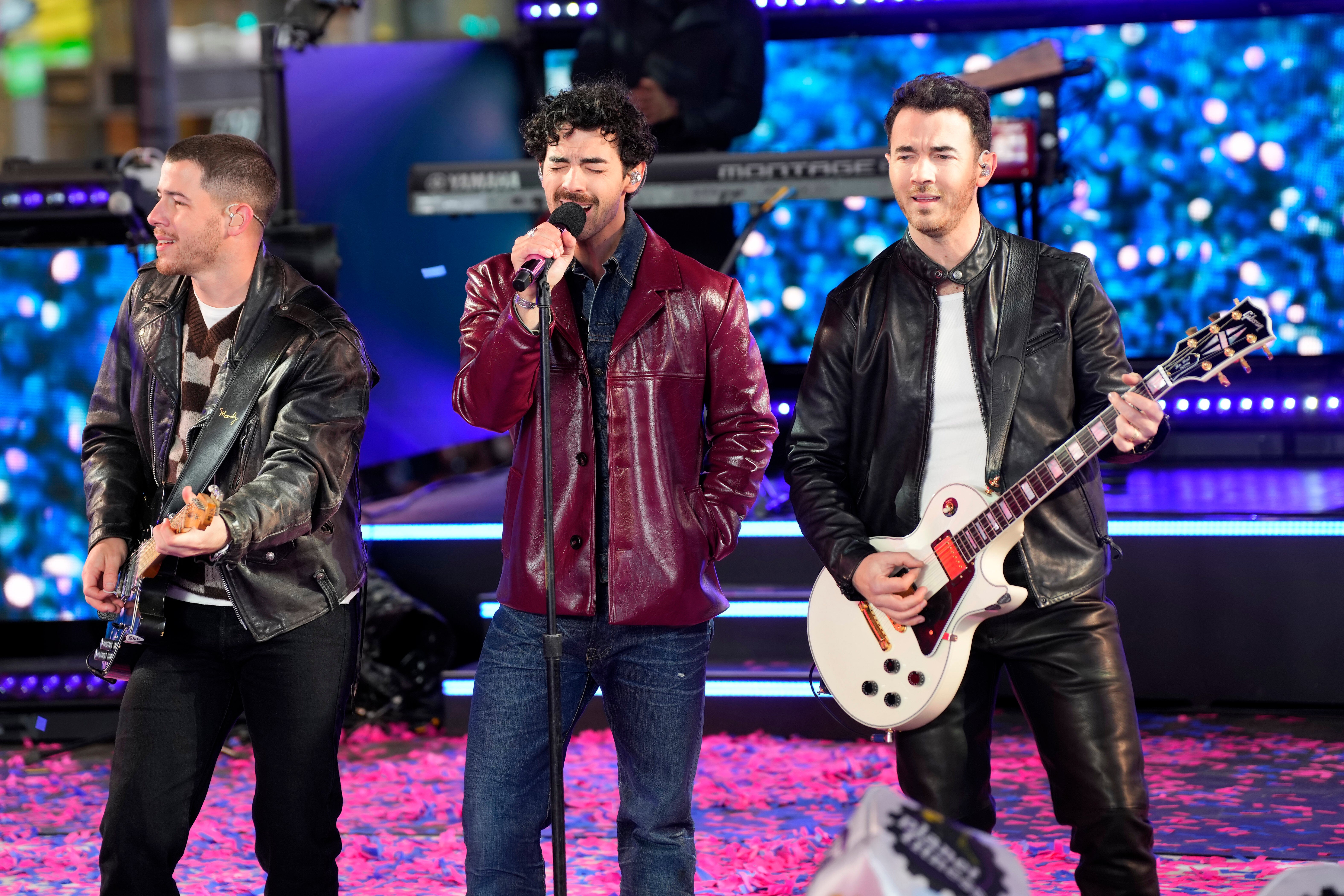 Kevin Jonas Admits Accidentally Sending A Photo Of His Penis To His Brothers