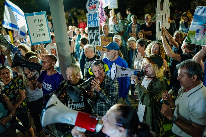 A protest organized by Partnership for Peace (Shutafut LaShalom) calls for Yashar party leader Gadi Eisenkot to form an alliance with Israel's Arab parties on Oct. 29, 2026 in Herzliya, Israel.