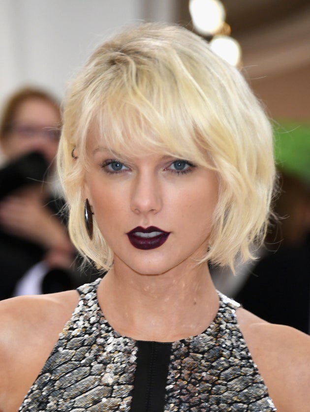 Met Gala 2016: Taylor Swift Goes Goth