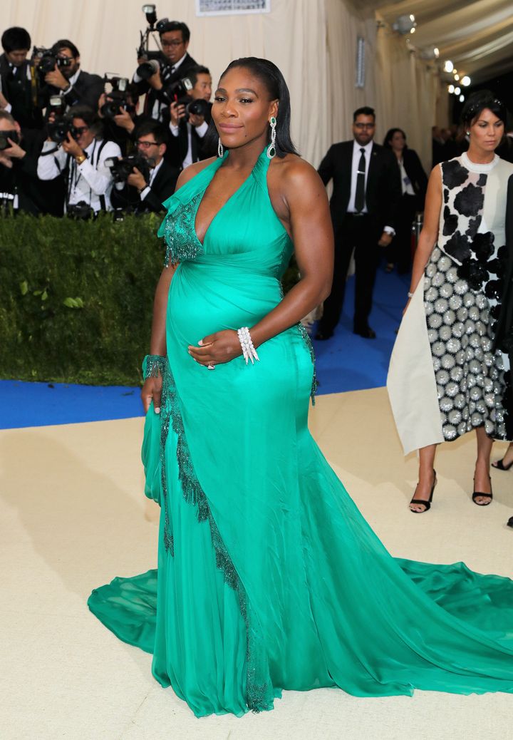 Pregnant Serena Williams Is Glowing In Green At The Met Gala | HuffPost