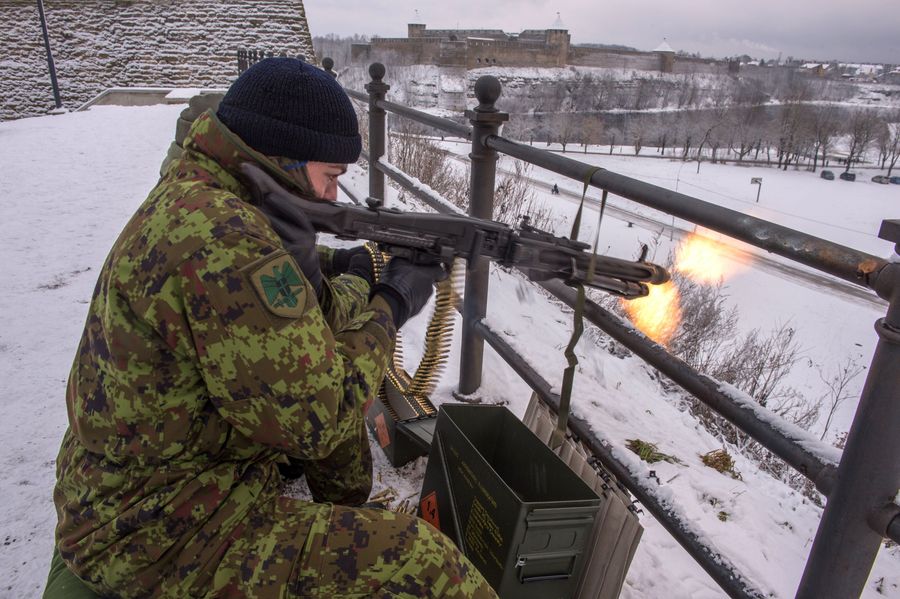 エストニアの住民は、ロシアの侵攻に備えて軍事訓練を繰り返す「その時が来たら、準備はできている」